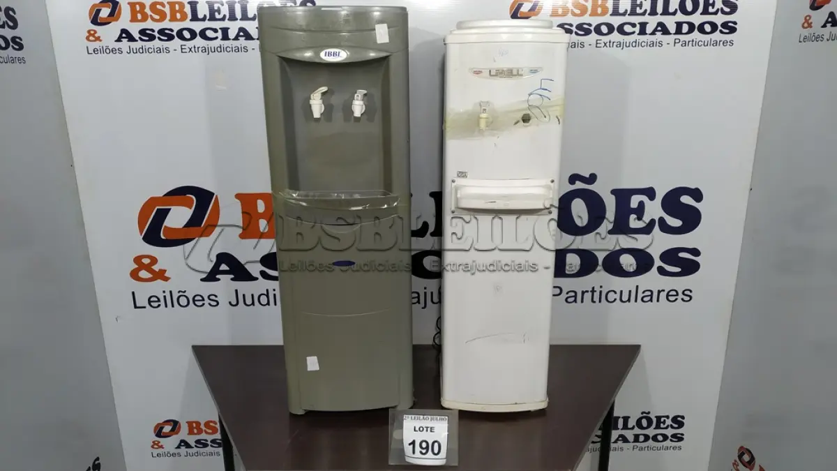 LOTE 190 - 02 BEBEDOUROS PARA GARRAFÃO. (NO ESTADO) ATENÇÃO! FAZER A VISITAÇÃO ANTES DE ARREMATAR, NÃO SABEMOS SE FUNCIONA. LEILÃO NÃO TEM GARANTIA E NEM DEVOLUÇÃO, SUJEITO A POSSÍVEIS AVARIAS VISÍVEIS/OCULTAS E/OU AUSÊNCIA DE COMPONENTES.