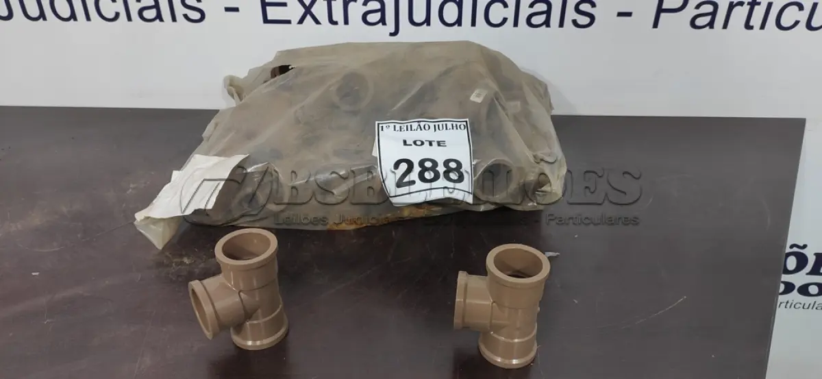 LOTE 288 - 01 LOTE COM GRANDE QUANTIDADE DE TÊ HIDRÁULICO 40-40MM. (NO ESTADO) ATENÇÃO! FAZER A VISITAÇÃO ANTES DE ARREMATAR, NÃO SABEMOS SE FUNCIONA. LEILÃO NÃO TEM GARANTIA E NEM DEVOLUÇÃO, SUJEITO A POSSÍVEIS AVARIAS VISÍVEIS/OCULTAS E/OU AUSÊNCIA DE COMPONENTES.