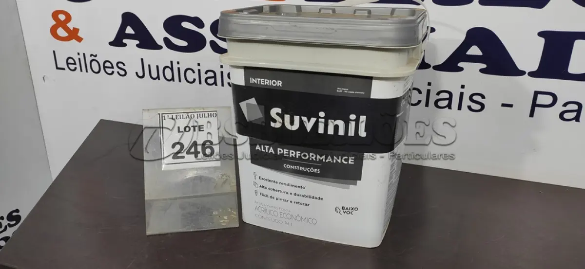 LOTE 246 - 01 BALDE DE TINTA SUVINIL INTERIORES FOSCOS 18L NA COR FOSCO BRANCO. VENCIMENTO 10/2027 (NOVO) (NO ESTADO) ATENÇÃO! FAZER A VISITAÇÃO ANTES DE ARREMATAR, NÃO SABEMOS SE FUNCIONA. LEILÃO NÃO TEM GARANTIA E NEM DEVOLUÇÃO, SUJEITO A POSSÍVEIS AVARIAS VISÍVEIS/OCULTAS E/OU AUSÊNCIA DE COMPONENTES.