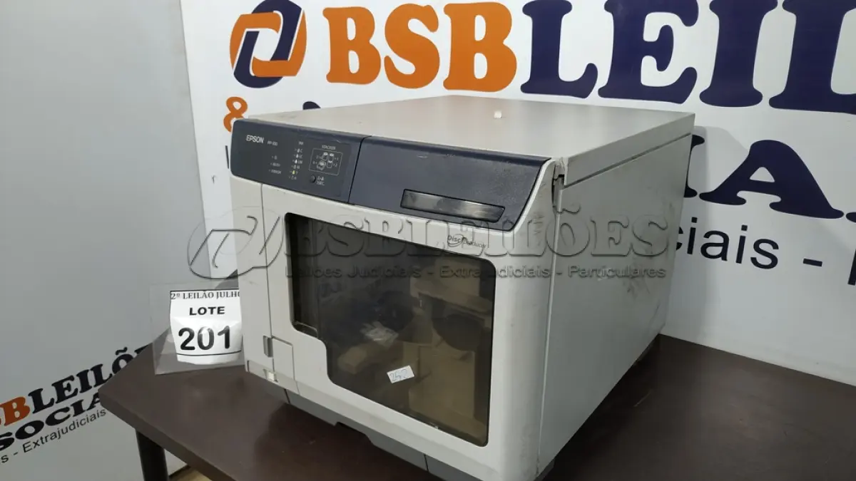 LOTE 201 - 01 IMPRESSORA E GRAVADORA DE CD E DVD PP100 MARCA EPSON. (NO ESTADO) ATENÇÃO! FAZER A VISITAÇÃO ANTES DE ARREMATAR, NÃO SABEMOS SE FUNCIONA, LEILÃO NÃO TEM GARANTIA E NEM DEVOLUÇÃO, SUJEITO A POSSÍVEIS AVARIAS VISÍVEIS/OCULTAS E/OU AUSÊNCIA DE COMPONENTES.