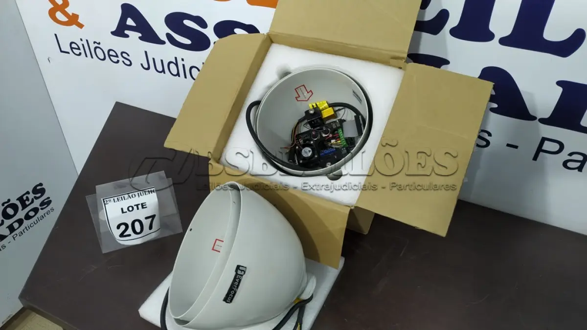 LOTE 207 - 02 ACESSÓRIOS PARA CÂMERA DOMEM (NO ESTADO) ATENÇÃO! FAZER A VISITAÇÃO ANTES DE ARREMATAR, NÃO SABEMOS SE FUNCIONA, LEILÃO NÃO TEM GARANTIA E NEM DEVOLUÇÃO, SUJEITO A POSSÍVEIS AVARIAS VISÍVEIS/OCULTAS E/OU AUSÊNCIA DE COMPONENTES.
