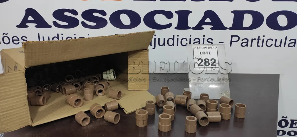 LOTE 282 - 01 LOTE COM VÁRIAS LUVAS ROSCÁVEIS. (NO ESTADO) ATENÇÃO! FAZER A VISITAÇÃO ANTES DE ARREMATAR, NÃO SABEMOS SE FUNCIONA. LEILÃO NÃO TEM GARANTIA E NEM DEVOLUÇÃO, SUJEITO A POSSÍVEIS AVARIAS VISÍVEIS/OCULTAS E/OU AUSÊNCIA DE COMPONENTES.