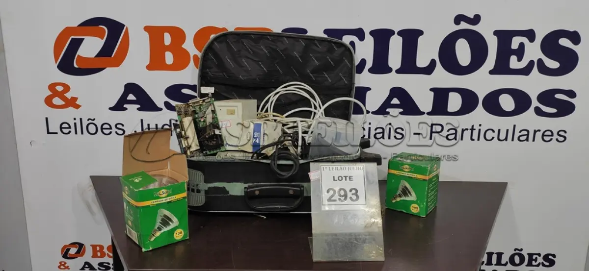 LOTE 293 - 02 LÂMPADAS DICROICA, 02 ESTABILIZADORES, 02 PLACAS MÃES PARA PC, 03 DISJUNTORES, VÁRIOS FUSÍVEIS DE CERÂMICA INDUSTRIAIS E ITENS DE INFORMÁTICA VARIADOS. (NO ESTADO) ATENÇÃO! FAZER A VISITAÇÃO ANTES DE ARREMATAR, NÃO SABEMOS SE FUNCIONA. LEILÃO NÃO TEM GARANTIA E NEM DEVOLUÇÃO, SUJEITO A POSSÍVEIS AVARIAS VISÍVEIS/OCULTAS E/OU AUSÊNCIA DE COMPONENTES.