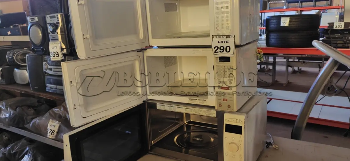 LOTE 290 - 02 MICRO-ONDAS MARCA BRASTEMP E 01 MICRO-ONDAS MARCA ELECTROLUX. (NO ESTADO) ATENÇÃO! FAZER A VISITAÇÃO ANTES DE ARREMATAR, NÃO SABEMOS SE FUNCIONA. LEILÃO NÃO TEM GARANTIA E NEM DEVOLUÇÃO, SUJEITO A POSSÍVEIS AVARIAS VISÍVEIS/OCULTAS E/OU AUSÊNCIA DE COMPONENTES.