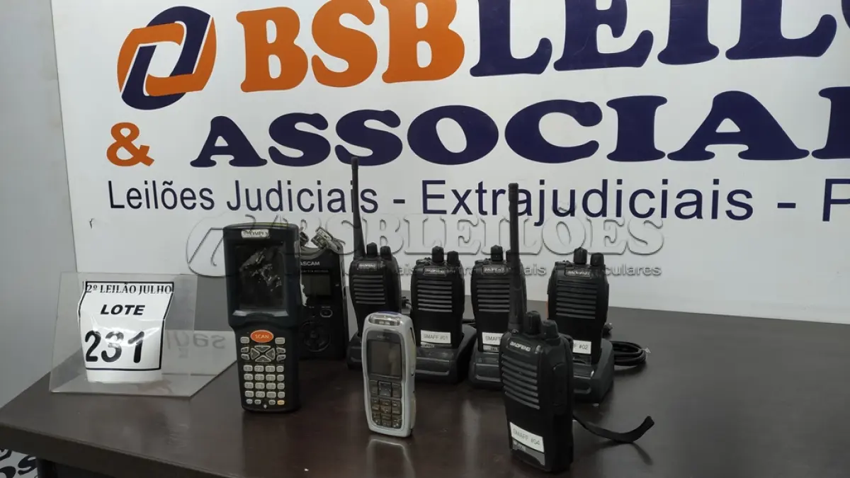 LOTE 231 - 05 RÁDIOS PX BAOFENG, 01 GRAVADOR DE VOZ, 01 LEITOR SOQUETE E 01 NOKIA 3220(NO ESTADO) ATENÇÃO! FAZER A VISITAÇÃO ANTES DE ARREMATAR, NÃO SABEMOS SE FUNCIONA. LEILÃO NÃO TEM GARANTIA E NEM DEVOLUÇÃO, SUJEITO A POSSÍVEIS AVARIAS VISÍVEIS/OCULTAS E/OU AUSÊNCIA DE COMPONENTES.