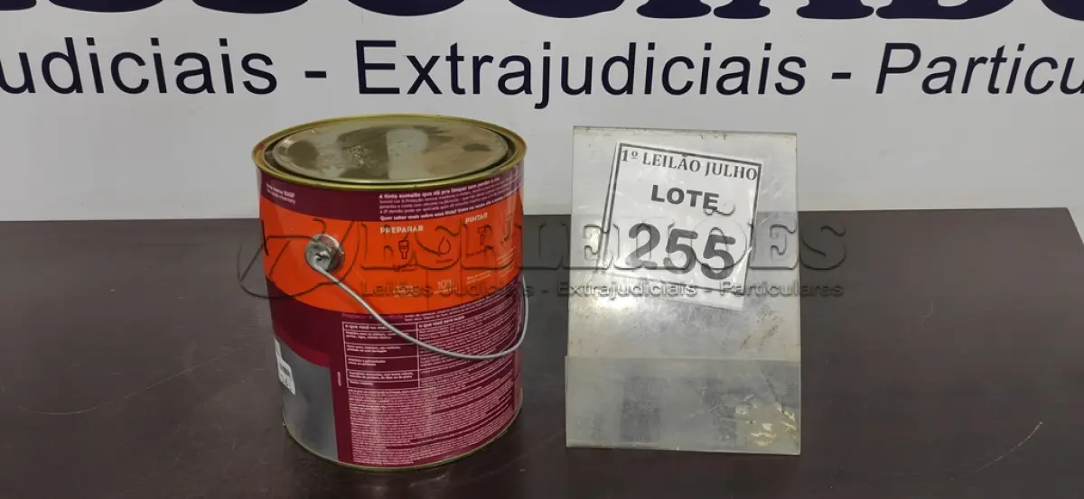 LOTE 255 - 01 LATA DE TINTA ESMALTE SINTÉTICO PARA MADEIRA E METAL 3,6L NA COR BRILHANTE VERMELHO MARCA SUVINIL (NOVO).  (NO ESTADO) ATENÇÃO! FAZER A VISITAÇÃO ANTES DE ARREMATAR, NÃO SABEMOS SE FUNCIONA. LEILÃO NÃO TEM GARANTIA E NEM DEVOLUÇÃO, SUJEITO A POSSÍVEIS AVARIAS VISÍVEIS/OCULTAS E/OU AUSÊNCIA DE COMPONENTES.