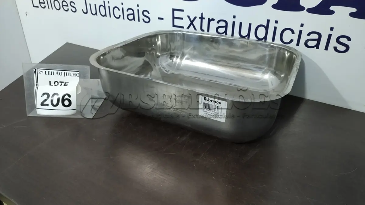 LOTE 206 - 01 CUBA EM AÇO INOX STANDARD 400X340X140MM. (NO ESTADO) ATENÇÃO! FAZER A VISITAÇÃO ANTES DE ARREMATAR, NÃO SABEMOS SE FUNCIONA. LEILÃO NÃO TEM GARANTIA E NEM DEVOLUÇÃO, SUJEITO A POSSÍVEIS AVARIAS VISÍVEIS/OCULTAS E/OU AUSÊNCIA DE COMPONENTES.