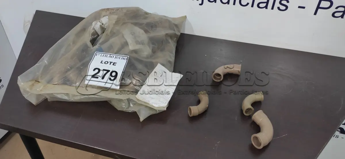 LOTE 279 - 01 LOTE COM GRANDE QUANTIDADE DE CURVAS HIDRÁULICAS DE TAMANHOS E MEDIDAS DIVERSAS. (NO ESTADO) ATENÇÃO! FAZER A VISITAÇÃO ANTES DE ARREMATAR, NÃO SABEMOS SE FUNCIONA. LEILÃO NÃO TEM GARANTIA E NEM DEVOLUÇÃO, SUJEITO A POSSÍVEIS AVARIAS VISÍVEIS/OCULTAS E/OU AUSÊNCIA DE COMPONENTES.