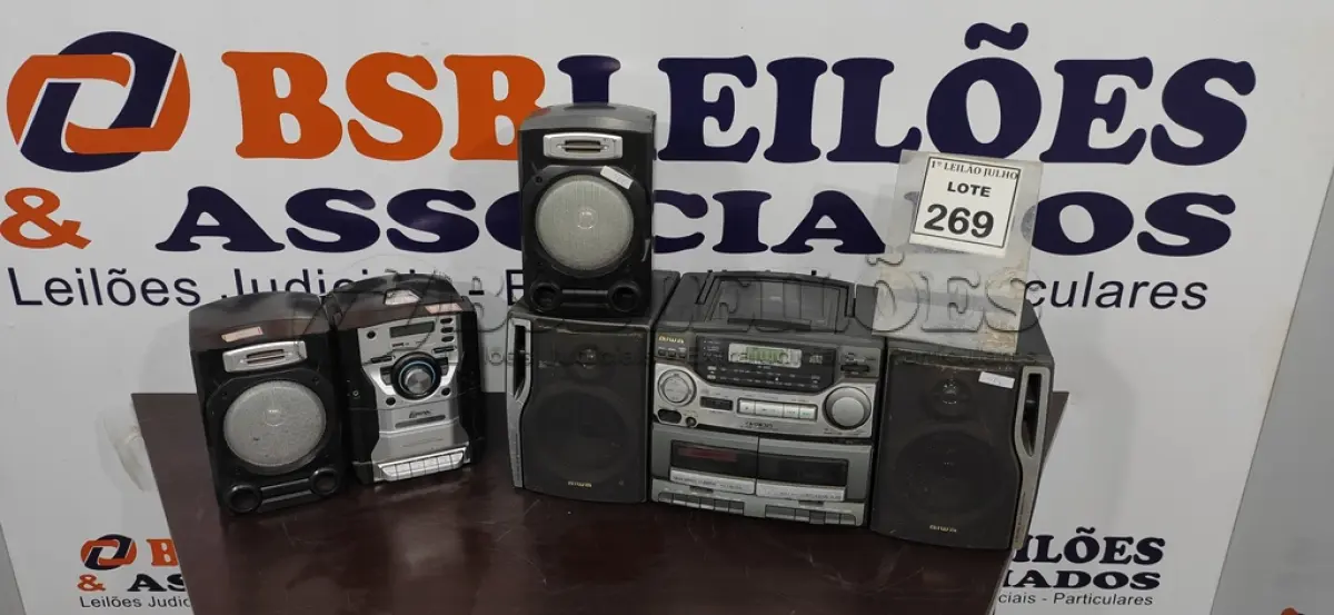 LOTE 269 - 01 TOCA FITA MARCA LENOXX E 01 RADIO GRAVADOR MARCA AIWA. (NO ESTADO) ATENÇÃO! FAZER A VISITAÇÃO ANTES DE ARREMATAR, NÃO SABEMOS SE FUNCIONA. LEILÃO NÃO TEM GARANTIA E NEM DEVOLUÇÃO, SUJEITO A POSSÍVEIS AVARIAS VISÍVEIS/OCULTAS E/OU AUSÊNCIA DE COMPONENTES.