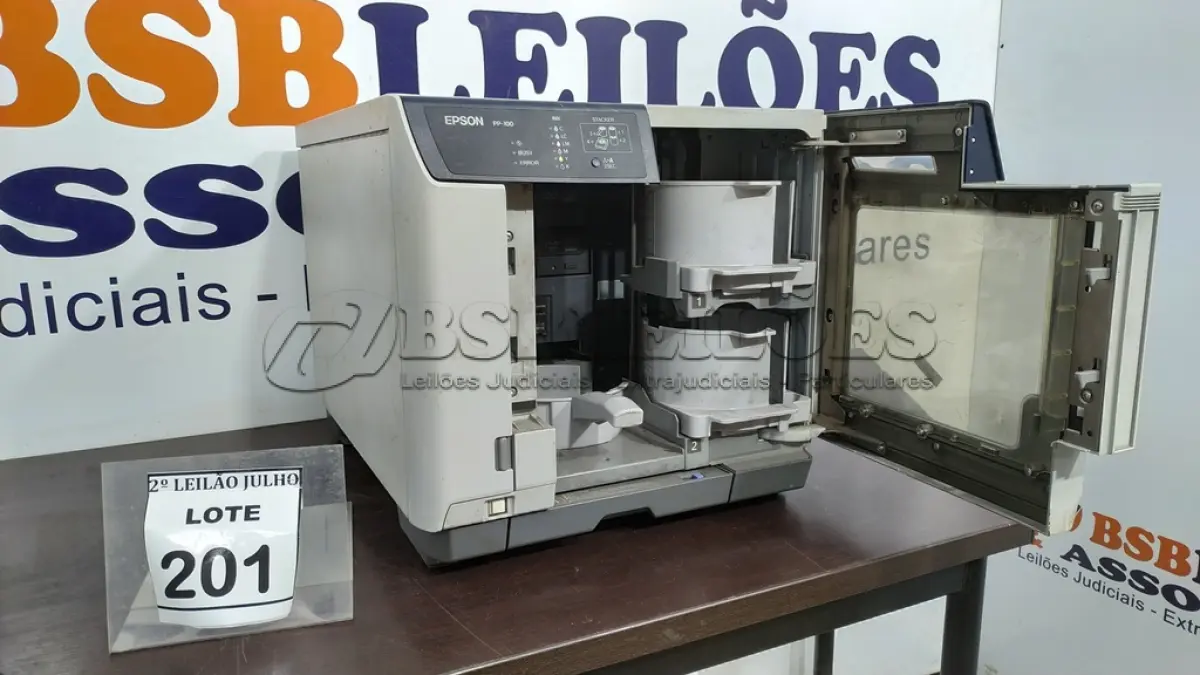 LOTE 201 - 01 IMPRESSORA E GRAVADORA DE CD E DVD PP100 MARCA EPSON. (NO ESTADO) ATENÇÃO! FAZER A VISITAÇÃO ANTES DE ARREMATAR, NÃO SABEMOS SE FUNCIONA, LEILÃO NÃO TEM GARANTIA E NEM DEVOLUÇÃO, SUJEITO A POSSÍVEIS AVARIAS VISÍVEIS/OCULTAS E/OU AUSÊNCIA DE COMPONENTES.
