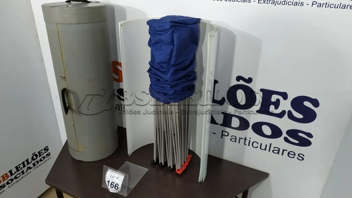 LOTE 166 - 01 CENÁRIO FOTOGRÁFICO. (NO ESTADO) ATENÇÃO! FAZER A VISITAÇÃO ANTES DE ARREMATAR, NÃO SABEMOS SE FUNCIONA. LEILÃO NÃO TEM GARANTIA E NEM DEVOLUÇÃO, SUJEITO A POSSÍVEIS AVARIAS VISÍVEIS/OCULTAS E/OU AUSÊNCIA DE COMPONENTES.