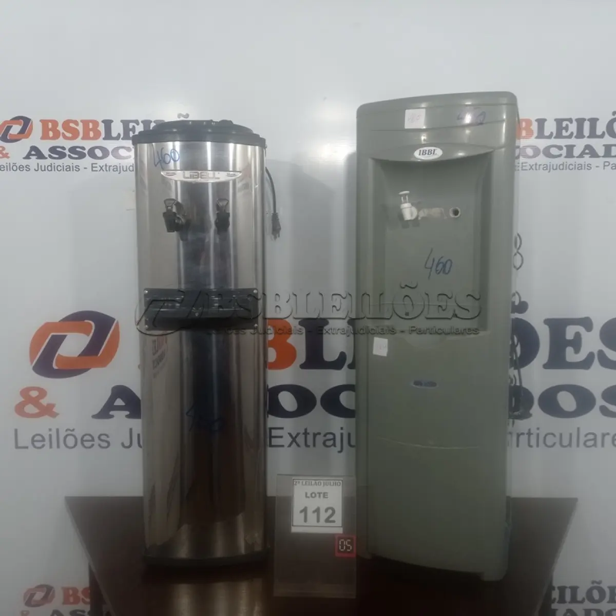 LOTE 112 - 02 BEBEDOUROS PARA GARRAFÃO. (NO ESTADO) ATENÇÃO! FAZER A VISITAÇÃO ANTES DE ARREMATAR, NÃO SABEMOS SE FUNCIONA. LEILÃO NÃO TEM GARANTIA E NEM DEVOLUÇÃO, SUJEITO A POSSÍVEIS AVARIAS VISÍVEIS/OCULTAS E/OU AUSÊNCIA DE COMPONENTES.