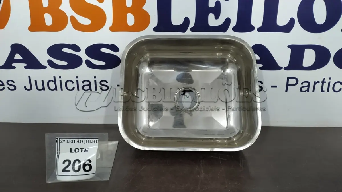 LOTE 206 - 01 CUBA EM AÇO INOX STANDARD 400X340X140MM. (NO ESTADO) ATENÇÃO! FAZER A VISITAÇÃO ANTES DE ARREMATAR, NÃO SABEMOS SE FUNCIONA. LEILÃO NÃO TEM GARANTIA E NEM DEVOLUÇÃO, SUJEITO A POSSÍVEIS AVARIAS VISÍVEIS/OCULTAS E/OU AUSÊNCIA DE COMPONENTES.