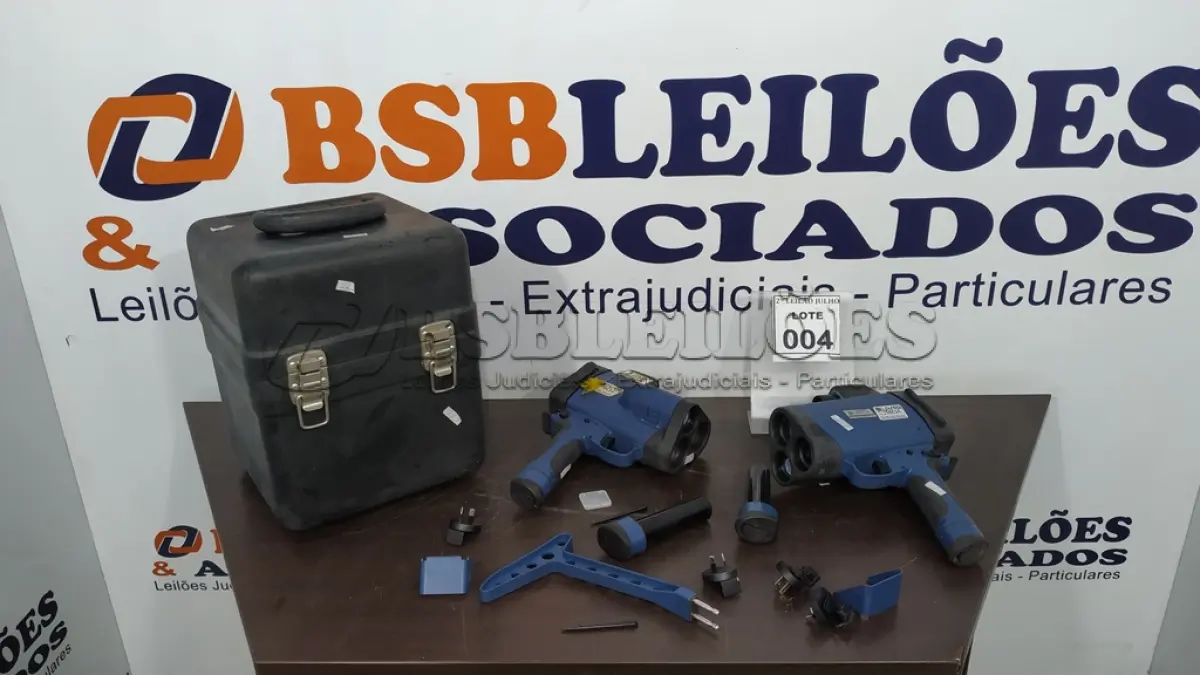 LOTE 004 - 02 RADARES MÓVEIS. (NO ESTADO) ATENÇÃO! FAZER A VISITAÇÃO ANTES DE ARREMATAR, NÃO SABEMOS SE FUNCIONA. LEILÃO NÃO TEM GARANTIA E NEM DEVOLUÇÃO, SUJEITO A POSSÍVEIS AVARIAS VISÍVEIS/OCULTAS E/OU AUSÊNCIA DE COMPONENTES.