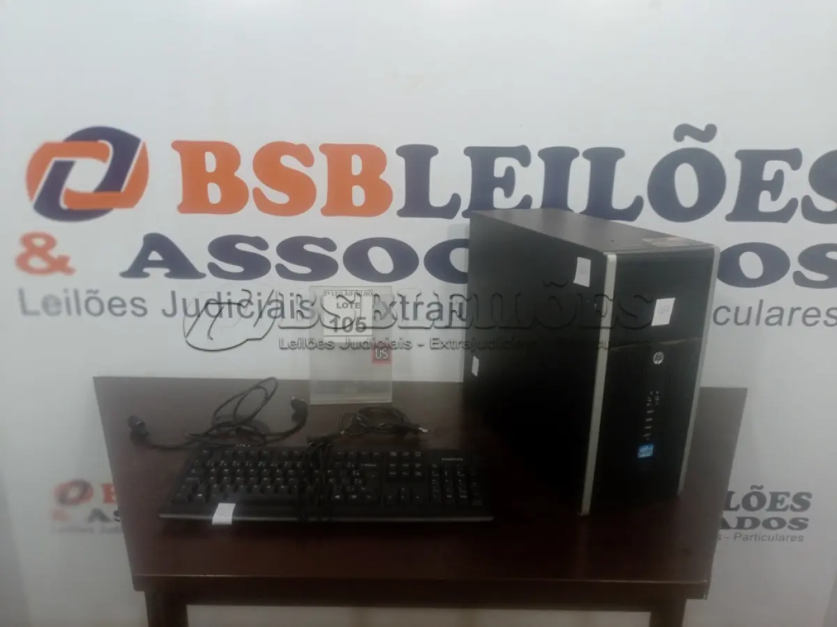 LOTE 105 - 01 GABINETE MARCA HP COM CABO E 01 TECLADO PARA PC.  (NO ESTADO) ATENÇÃO! FAZER A VISITAÇÃO ANTES DE ARREMATAR, NÃO SABEMOS SE FUNCIONA. LEILÃO NÃO TEM GARANTIA E NEM DEVOLUÇÃO, SUJEITO A POSSÍVEIS AVARIAS VISÍVEIS/OCULTAS E/OU AUSÊNCIA DE COMPONENTES.