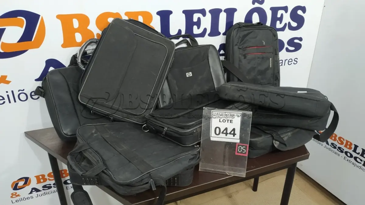 LOTE 044 - 10 CASES PARA NOTEBOOK. (NO ESTADO) ATENÇÃO! FAZER A VISITAÇÃO ANTES DE ARREMATAR, NÃO SABEMOS SE FUNCIONA. LEILÃO NÃO TEM GARANTIA E NEM DEVOLUÇÃO, SUJEITO A POSSÍVEIS AVARIAS VISÍVEIS/OCULTAS E/OU AUSÊNCIA DE COMPONENTES.