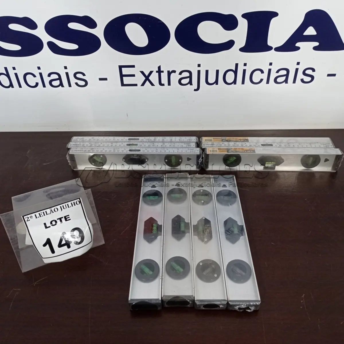 LOTE 149 - 10 NÍVEIS DE ALUMÍNIO. (NO ESTADO) ATENÇÃO! FAZER A VISITAÇÃO ANTES DE ARREMATAR, NÃO SABEMOS SE FUNCIONA. LEILÃO NÃO TEM GARANTIA E NEM DEVOLUÇÃO, SUJEITO A POSSÍVEIS AVARIAS VISÍVEIS/OCULTAS E/OU AUSÊNCIA DE COMPONENTES.