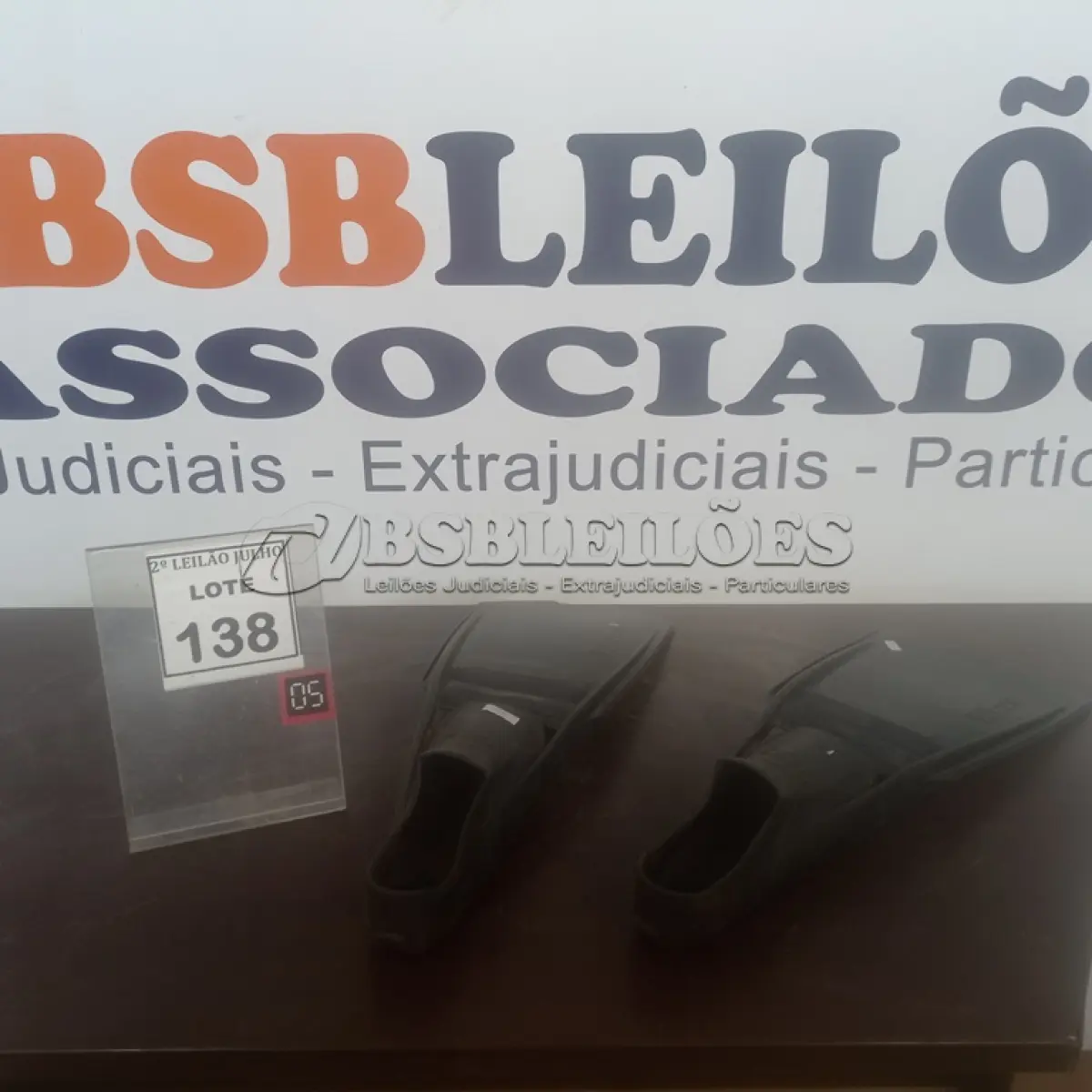 LOTE 138 - 01 PAR DE PÉS DE PATO. (NO ESTADO) ATENÇÃO! FAZER A VISITAÇÃO ANTES DE ARREMATAR, NÃO SABEMOS SE FUNCIONA. LEILÃO NÃO TEM GARANTIA E NEM DEVOLUÇÃO, SUJEITO A POSSÍVEIS AVARIAS VISÍVEIS/OCULTAS E/OU AUSÊNCIA DE COMPONENTES.