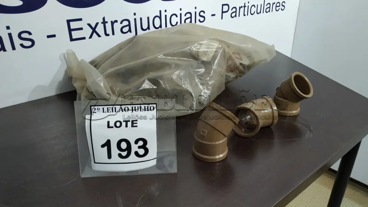 LOTE 193 - 27 JOELHOS SOLDÁVEIS DE 45°. (NO ESTADO) ATENÇÃO! FAZER A VISITAÇÃO ANTES DE ARREMATAR, NÃO SABEMOS SE FUNCIONA. LEILÃO NÃO TEM GARANTIA E NEM DEVOLUÇÃO, SUJEITO A POSSÍVEIS AVARIAS VISÍVEIS/OCULTAS E/OU AUSÊNCIA DE COMPONENTES.