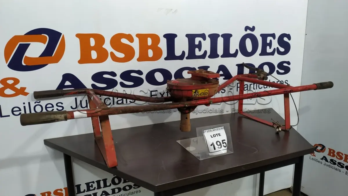 LOTE 195 - 01 CHASSI DE PERFURADOR DE SOLO INCOMPLETO. (NO ESTADO) ATENÇÃO! FAZER A VISITAÇÃO ANTES DE ARREMATAR, NÃO SABEMOS SE FUNCIONA. LEILÃO NÃO TEM GARANTIA E NEM DEVOLUÇÃO, SUJEITO A POSSÍVEIS AVARIAS VISÍVEIS/OCULTAS E/OU AUSÊNCIA DE COMPONENTES.