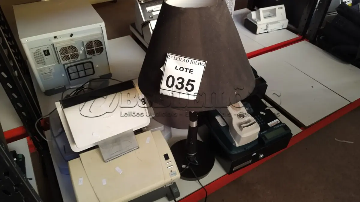 LOTE 035 - 03 SCANNER’S MARCAS E MODELOS DIVERSOS, 02 ABAJURES, 02 RELÓGIOS DE PONTO TELEMÁTICA CODIN. (NO ESTADO) ATENÇÃO! FAZER A VISITAÇÃO ANTES DE ARREMATAR, NÃO SABEMOS SE FUNCIONA. LEILÃO NÃO TEM GARANTIA E NEM DEVOLUÇÃO, SUJEITO A POSSÍVEIS AVARIAS VISÍVEIS/OCULTAS E/OU AUSÊNCIA DE COMPONENTES.