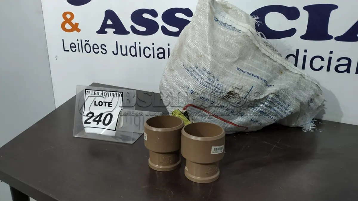LOTE 240 - 01 LOTE COM VÁRIAS BUCHAS DE REDUÇÃO DE MEDIDAS DIVERSAS. (NO ESTADO) ATENÇÃO! FAZER A VISITAÇÃO ANTES DE ARREMATAR, NÃO SABEMOS SE FUNCIONA. LEILÃO NÃO TEM GARANTIA E NEM DEVOLUÇÃO, SUJEITO A POSSÍVEIS AVARIAS VISÍVEIS/OCULTAS E/OU AUSÊNCIA DE COMPONENTES.