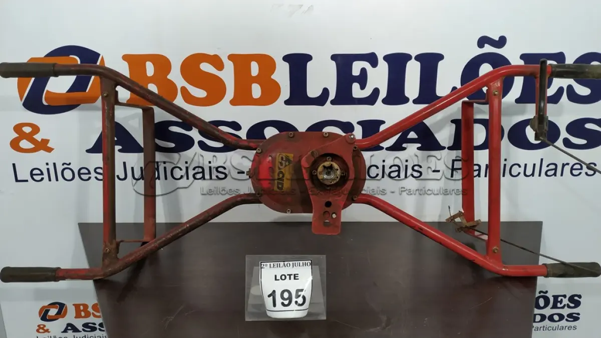 LOTE 195 - 01 CHASSI DE PERFURADOR DE SOLO INCOMPLETO. (NO ESTADO) ATENÇÃO! FAZER A VISITAÇÃO ANTES DE ARREMATAR, NÃO SABEMOS SE FUNCIONA. LEILÃO NÃO TEM GARANTIA E NEM DEVOLUÇÃO, SUJEITO A POSSÍVEIS AVARIAS VISÍVEIS/OCULTAS E/OU AUSÊNCIA DE COMPONENTES.