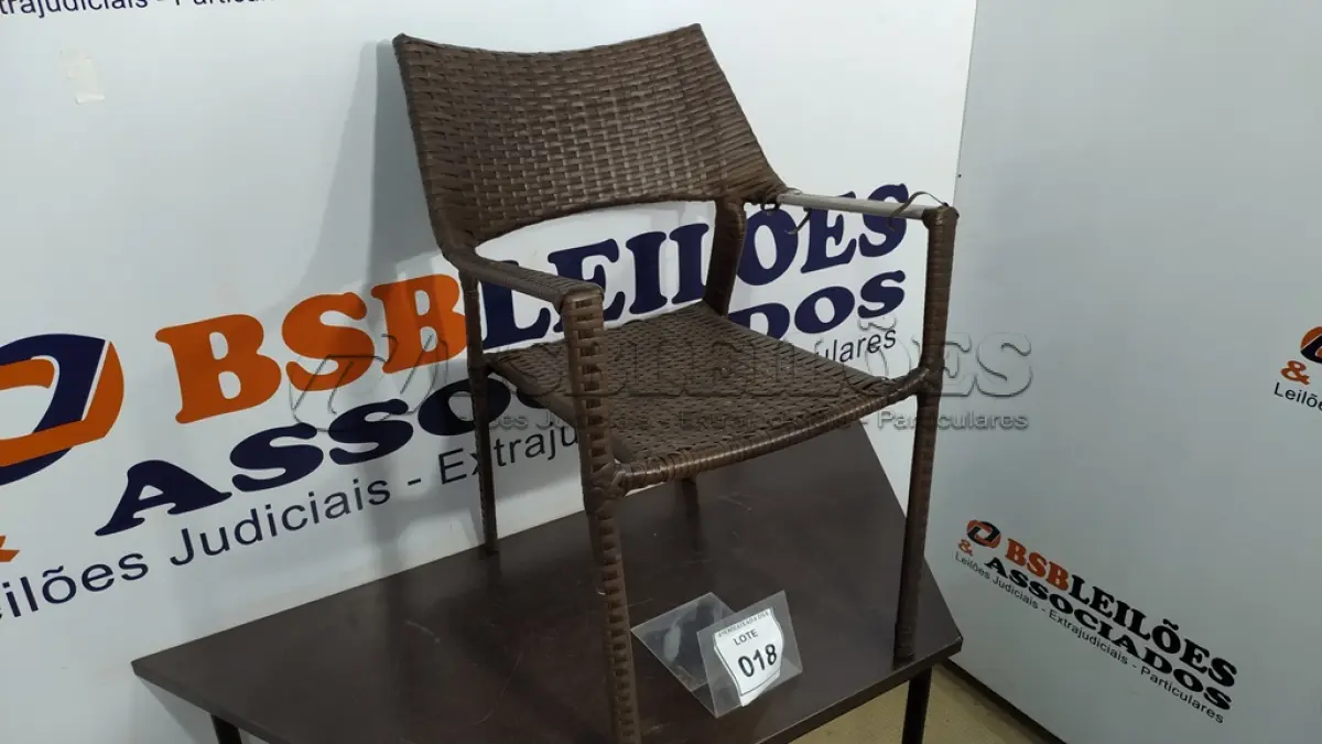 LOTE 018 - 01 CADEIRA DE JARDIM. (NO ESTADO EM QUE SE ENCONTRA. SUJEITO A AVARIAS OCULTAS/VISÍVEIS.) BJ7373U