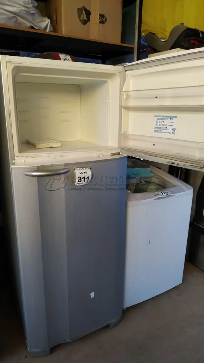 LOTE 311 - 01 GELADEIRA AIR FLOW SYSTEM DC 46 220W. (NO ESTADO) ATENÇÃO! FAZER A VISITAÇÃO ANTES DE ARREMATAR, NÃO SABEMOS SE FUNCIONA. LEILÃO NÃO TEM GARANTIA E NEM DEVOLUÇÃO, SUJEITO A POSSÍVEIS AVARIAS VISÍVEIS/OCULTAS E/OU AUSÊNCIA DE COMPONENTES.