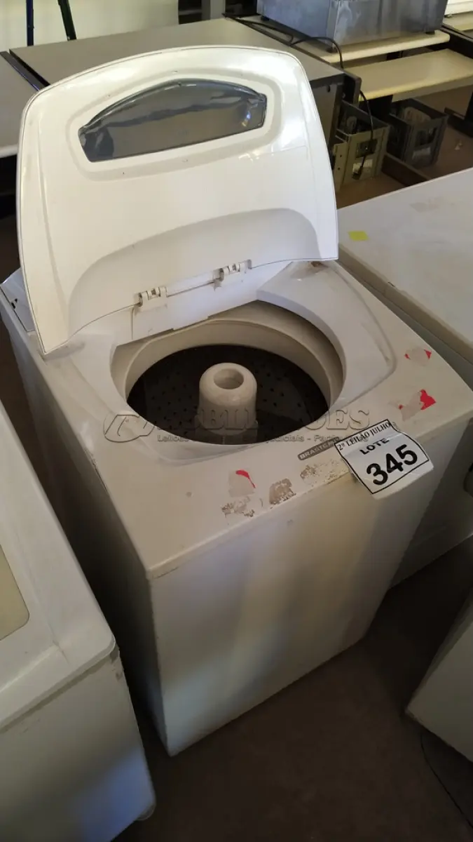 LOTE 345 - 01 MÁQUINA DE LAVAR ROUPAS BRASTEMP 5KG 220V (NO ESTADO) ATENÇÃO! FAZER A VISITAÇÃO ANTES DE ARREMATAR, NÃO SABEMOS SE FUNCIONA. LEILÃO NÃO TEM GARANTIA E NEM DEVOLUÇÃO, SUJEITO A POSSÍVEIS AVARIAS VISÍVEIS/OCULTAS E/OU AUSÊNCIA DE COMPONENTES.