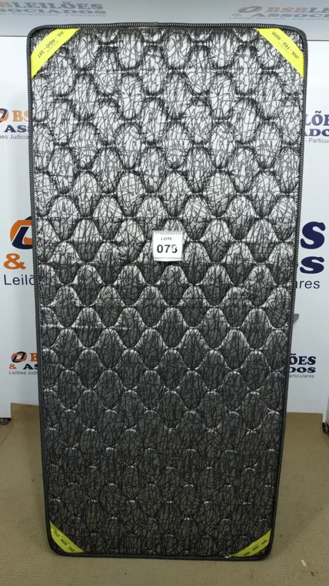 LOTE 078 - 01 COLCHÃO SOLTEIRO. (NO ESTADO EM QUE SE ENCONTRA. SUJEITO A AVARIAS OCULTAS/VISÍVEIS.)  BJ7201T