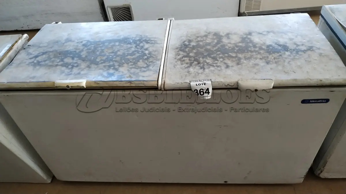 LOTE 364 - 01 FREEZER HORIZONTAL 02 TAMPAS. (NO ESTADO) ATENÇÃO! FAZER A VISITAÇÃO ANTES DE ARREMATAR, NÃO SABEMOS SE FUNCIONA. LEILÃO NÃO TEM GARANTIA E NEM DEVOLUÇÃO, SUJEITO A POSSÍVEIS AVARIAS VISÍVEIS/OCULTAS E/OU AUSÊNCIA DE COMPONENTES.