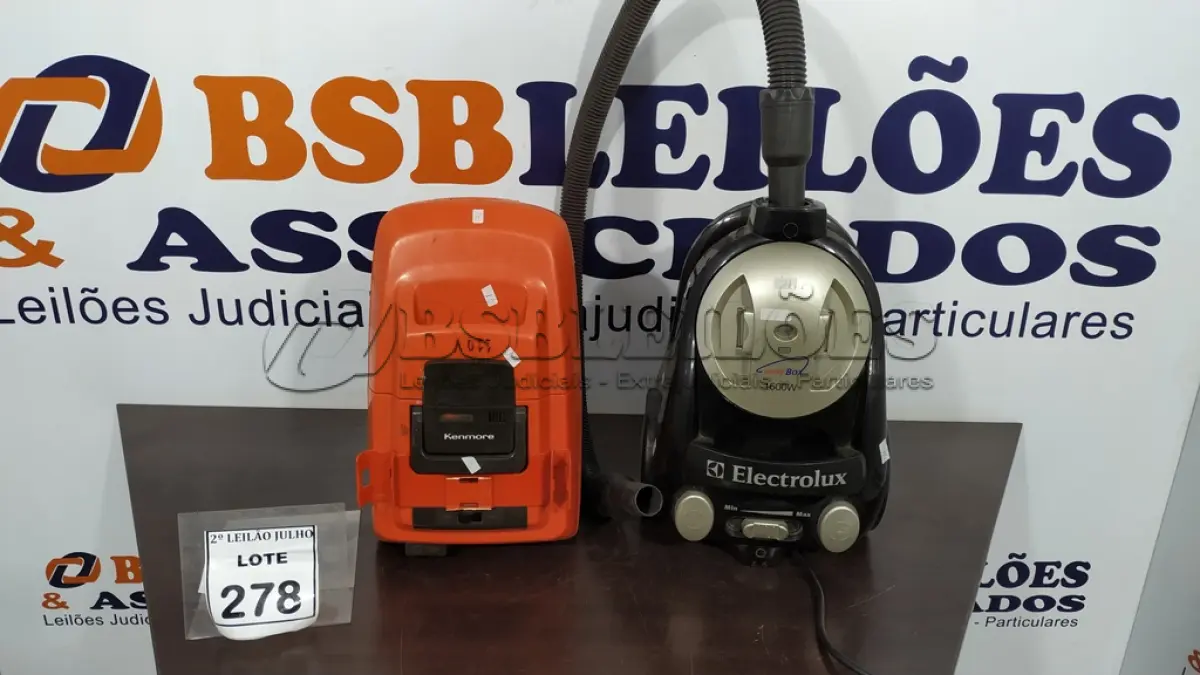 LOTE 278 - 02 ASPIRADORES DE PÓ SENDO 01 MARCA ELECTROLUX E 01 MARCA KENMORE. (NO ESTADO) ATENÇÃO! FAZER A VISITAÇÃO ANTES DE ARREMATAR, NÃO SABEMOS SE FUNCIONA, LEILÃO NÃO TEM GARANTIA E NEM DEVOLUÇÃO, SUJEITO A POSSÍVEIS AVARIAS VISÍVEIS/OCULTAS E/OU AUSÊNCIA DE COMPONENTES.