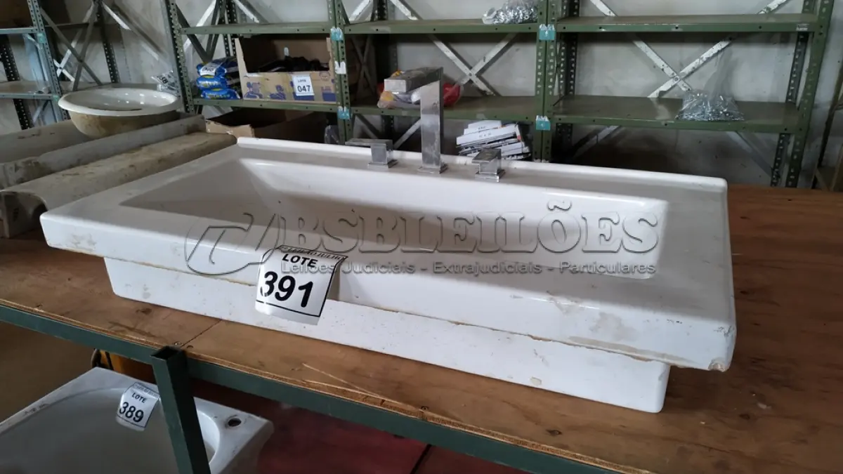 LOTE 391 - 01 LAVATÓRIO PARA BANHEIRO. (NO ESTADO) ATENÇÃO! FAZER A VISITAÇÃO ANTES DE ARREMATAR, NÃO SABEMOS SE FUNCIONA. LEILÃO NÃO TEM GARANTIA E NEM DEVOLUÇÃO, SUJEITO A POSSÍVEIS AVARIAS VISÍVEIS/OCULTAS E/OU AUSÊNCIA DE COMPONENTES.