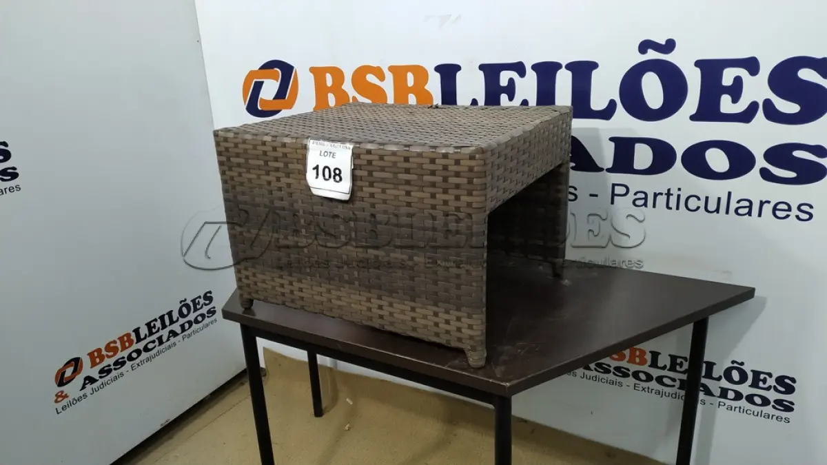 LOTE 108 - 01 MESA DE JARDIM. (NO ESTADO EM QUE SE ENCONTRA. SUJEITO A AVARIAS OCULTAS/VISÍVEIS.) AV9406M