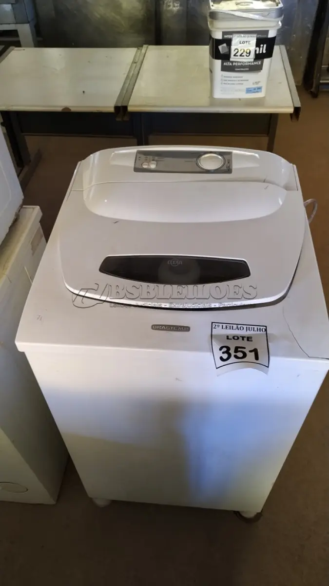 LOTE 351 - 01 MÁQUINA DE LAVAR MARCA BRASTEMP 5KG. (NO ESTADO) ATENÇÃO! FAZER A VISITAÇÃO ANTES DE ARREMATAR, NÃO SABEMOS SE FUNCIONA. LEILÃO NÃO TEM GARANTIA E NEM DEVOLUÇÃO, SUJEITO A POSSÍVEIS AVARIAS VISÍVEIS/OCULTAS E/OU AUSÊNCIA DE COMPONENTES.