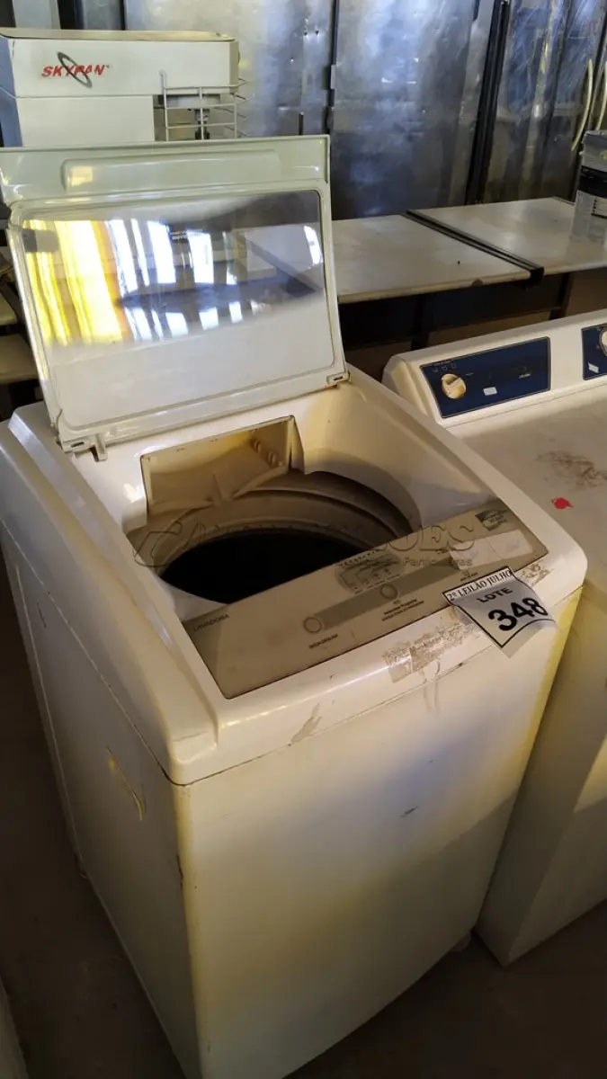 LOTE 348 - 01 MÁQUINA DE LAVAR ROUPAS BRASTEMP 6KG 220V. (NO ESTADO) ATENÇÃO! FAZER A VISITAÇÃO ANTES DE ARREMATAR, NÃO SABEMOS SE FUNCIONA. LEILÃO NÃO TEM GARANTIA E NEM DEVOLUÇÃO, SUJEITO A POSSÍVEIS AVARIAS VISÍVEIS/OCULTAS E/OU AUSÊNCIA DE COMPONENTES.
