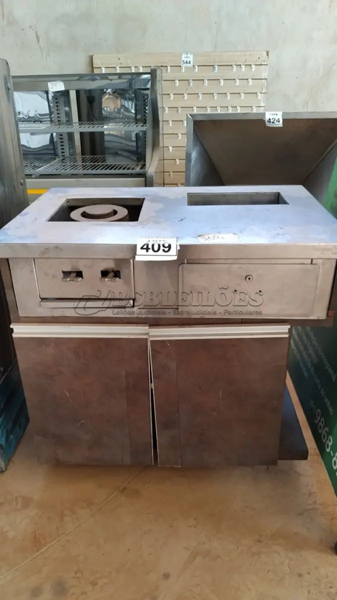 LOTE 409 - 01 BALCÃO COM FOGÃO DE 01 BOCA. (NO ESTADO) ATENÇÃO! FAZER A VISITAÇÃO ANTES DE ARREMATAR, NÃO SABEMOS SE FUNCIONA. LEILÃO NÃO TEM GARANTIA E NEM DEVOLUÇÃO, SUJEITO A POSSÍVEIS AVARIAS VISÍVEIS/OCULTAS E/OU AUSÊNCIA DE COMPONENTES.
