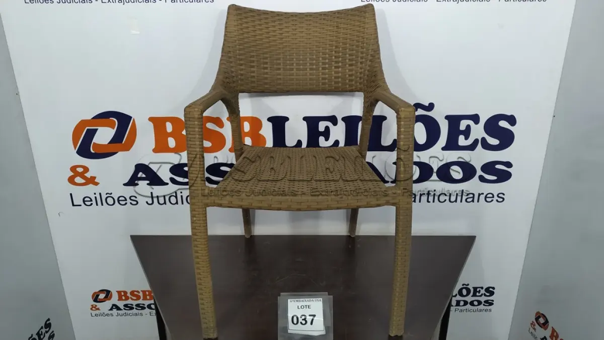 LOTE 037 - 01 CADEIRA DE JARDIM. (NO ESTADO EM QUE SE ENCONTRA. SUJEITO A AVARIAS OCULTAS/VISÍVEIS.) BH1516N