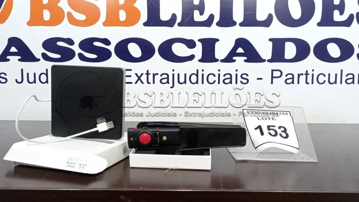 LOTE 153 - 01 KAGURU PRESENTER MOUSE KMOUSE-PRES2 E 01 APPLE USB SUPER DRIVE. (NO ESTADO EM QUE SE ENCONTRA. SUJEITO A AVARIAS OCULTAS/VISÍVEIS.)  511010833/ CO2NDG8QF4GW