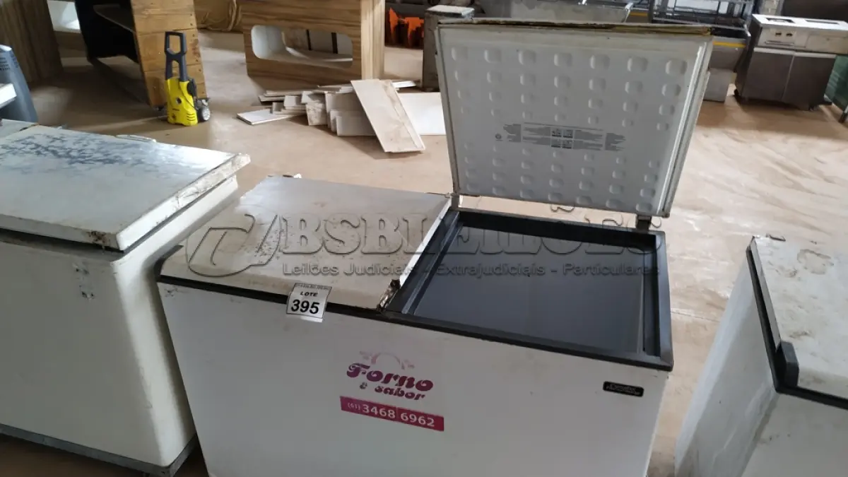 LOTE 395 - 01 FREEZER HORIZONTAL DUAS TAMPAS. (NO ESTADO) ATENÇÃO! FAZER A VISITAÇÃO ANTES DE ARREMATAR, NÃO SABEMOS SE FUNCIONA. LEILÃO NÃO TEM GARANTIA E NEM DEVOLUÇÃO, SUJEITO A POSSÍVEIS AVARIAS VISÍVEIS/OCULTAS E/OU AUSÊNCIA DE COMPONENTES.