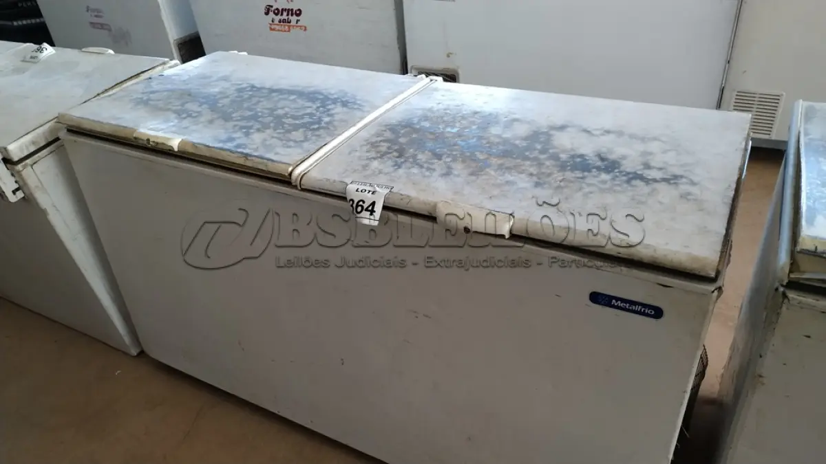 LOTE 364 - 01 FREEZER HORIZONTAL 02 TAMPAS. (NO ESTADO) ATENÇÃO! FAZER A VISITAÇÃO ANTES DE ARREMATAR, NÃO SABEMOS SE FUNCIONA. LEILÃO NÃO TEM GARANTIA E NEM DEVOLUÇÃO, SUJEITO A POSSÍVEIS AVARIAS VISÍVEIS/OCULTAS E/OU AUSÊNCIA DE COMPONENTES.