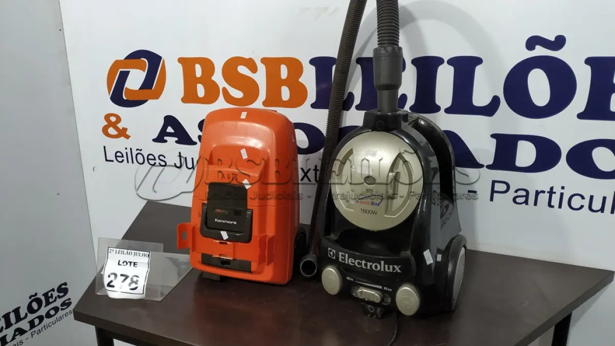 LOTE 278 - 02 ASPIRADORES DE PÓ SENDO 01 MARCA ELECTROLUX E 01 MARCA KENMORE. (NO ESTADO) ATENÇÃO! FAZER A VISITAÇÃO ANTES DE ARREMATAR, NÃO SABEMOS SE FUNCIONA, LEILÃO NÃO TEM GARANTIA E NEM DEVOLUÇÃO, SUJEITO A POSSÍVEIS AVARIAS VISÍVEIS/OCULTAS E/OU AUSÊNCIA DE COMPONENTES.