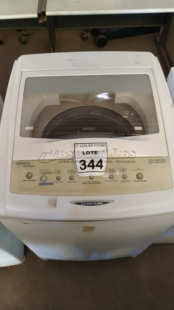 LOTE 344 - 01 MÁQUINA DE LAVAR ROUPAS BRASTEMP 220V. (NO ESTADO) ATENÇÃO! FAZER A VISITAÇÃO ANTES DE ARREMATAR, NÃO SABEMOS SE FUNCIONA. LEILÃO NÃO TEM GARANTIA E NEM DEVOLUÇÃO, SUJEITO A POSSÍVEIS AVARIAS VISÍVEIS/OCULTAS E/OU AUSÊNCIA DE COMPONENTES.