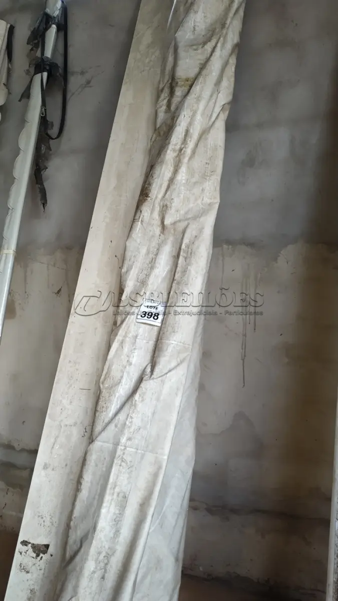 LOTE 398 - 01 TOLDO ELÉTRICO. (NO ESTADO) ATENÇÃO! FAZER A VISITAÇÃO ANTES DE ARREMATAR, NÃO SABEMOS SE FUNCIONA. LEILÃO NÃO TEM GARANTIA E NEM DEVOLUÇÃO, SUJEITO A POSSÍVEIS AVARIAS VISÍVEIS/OCULTAS E/OU AUSÊNCIA DE COMPONENTES.