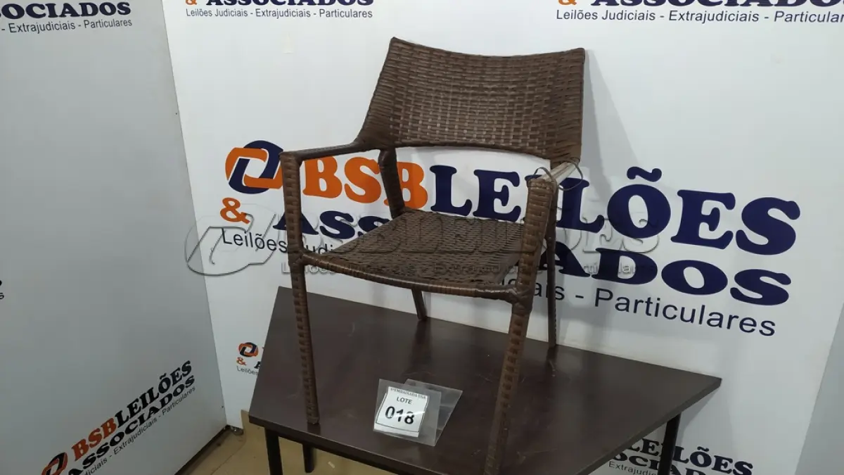 LOTE 018 - 01 CADEIRA DE JARDIM. (NO ESTADO EM QUE SE ENCONTRA. SUJEITO A AVARIAS OCULTAS/VISÍVEIS.) BJ7373U