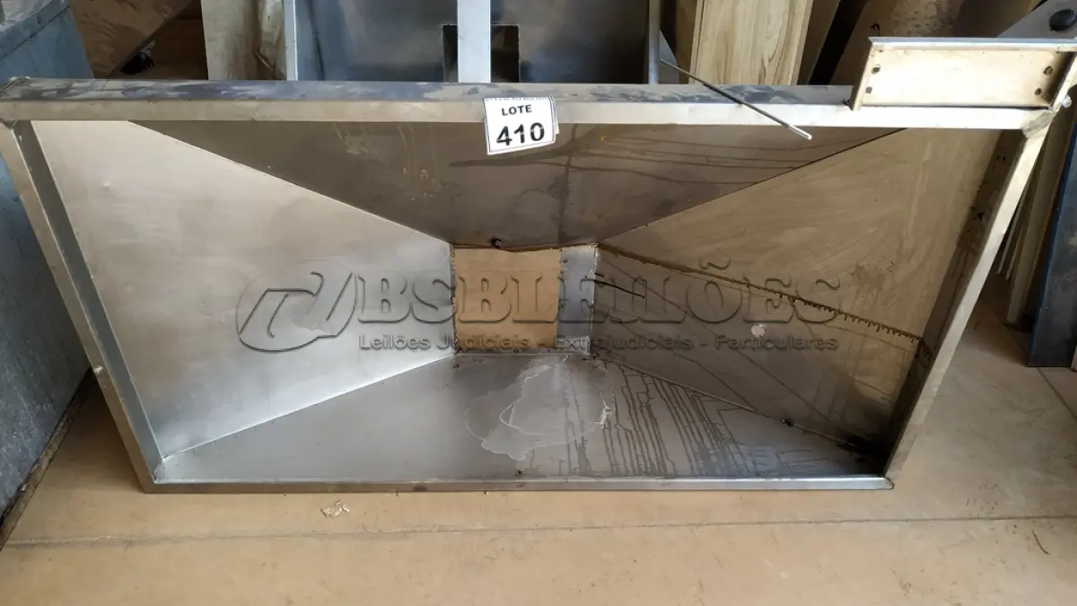 LOTE 410 - 01 COIFA EM INOX. (NO ESTADO) ATENÇÃO! FAZER A VISITAÇÃO ANTES DE ARREMATAR, NÃO SABEMOS SE FUNCIONA. LEILÃO NÃO TEM GARANTIA E NEM DEVOLUÇÃO, SUJEITO A POSSÍVEIS AVARIAS VISÍVEIS/OCULTAS E/OU AUSÊNCIA DE COMPONENTES.