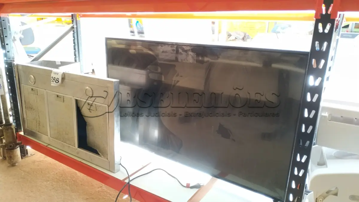 LOTE 286 - 01 COIFA MARCA ELETROMEC E 01 TV LCD 49’’ MARCA LG. (NO ESTADO) ATENÇÃO! FAZER A VISITAÇÃO ANTES DE ARREMATAR, NÃO SABEMOS SE FUNCIONA. LEILÃO NÃO TEM GARANTIA E NEM DEVOLUÇÃO, SUJEITO A POSSÍVEIS AVARIAS VISÍVEIS/OCULTAS E/OU AUSÊNCIA DE COMPONENTES.