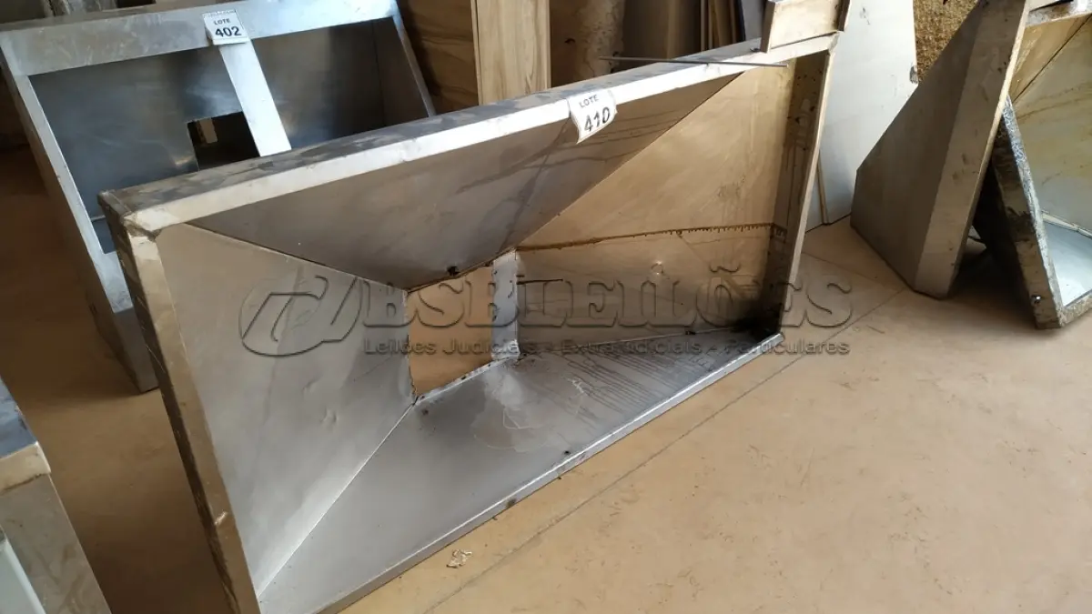 LOTE 410 - 01 COIFA EM INOX. (NO ESTADO) ATENÇÃO! FAZER A VISITAÇÃO ANTES DE ARREMATAR, NÃO SABEMOS SE FUNCIONA. LEILÃO NÃO TEM GARANTIA E NEM DEVOLUÇÃO, SUJEITO A POSSÍVEIS AVARIAS VISÍVEIS/OCULTAS E/OU AUSÊNCIA DE COMPONENTES.