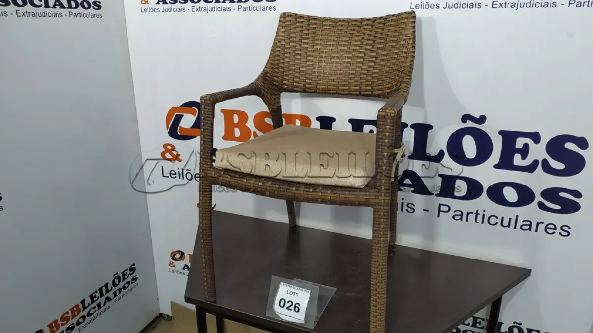 LOTE 026 - 01 CADEIRA DE JARDIM. (NO ESTADO EM QUE SE ENCONTRA. SUJEITO A AVARIAS OCULTAS/VISÍVEIS.) BF8659P